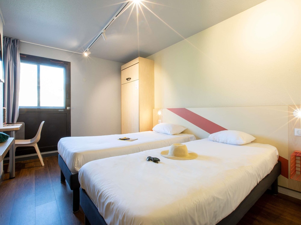 ROOM, TRIPLE, 3 BEDS