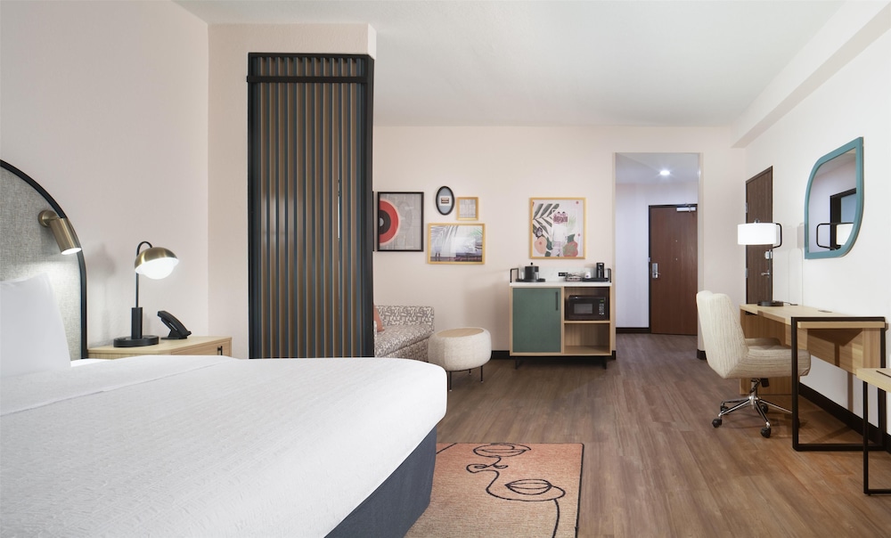 ROOM, KING BED, ACCESSIBLE