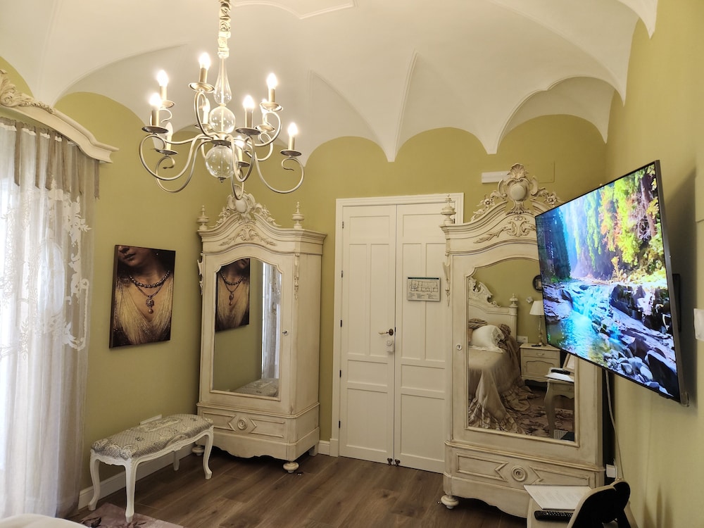Hotel Boutique IULIA 5 Estrellas 8/50