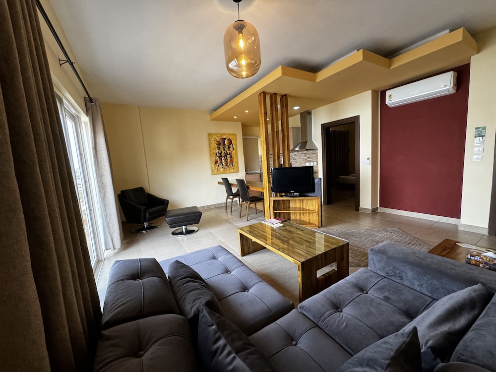 Roots Hotel Apartment 44/57