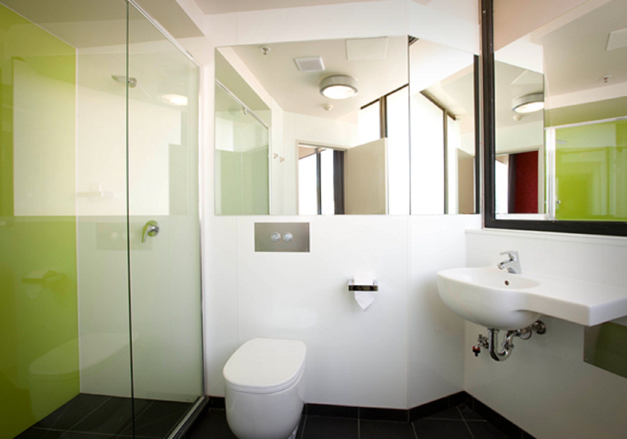 ROOM, QUEEN BED, SHARED BATHROOM
