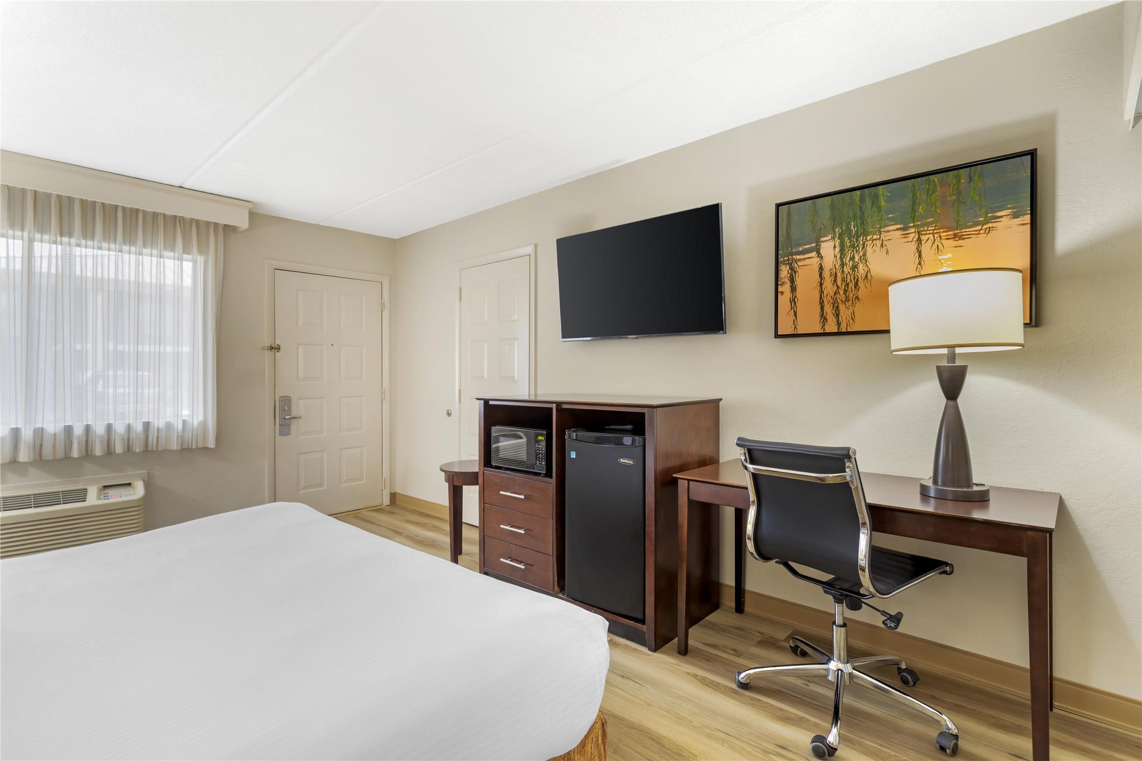 غرفة بسرير كينج للمدخنين لذوي الإعاقة، Best Western Inn of Palatka 5/8