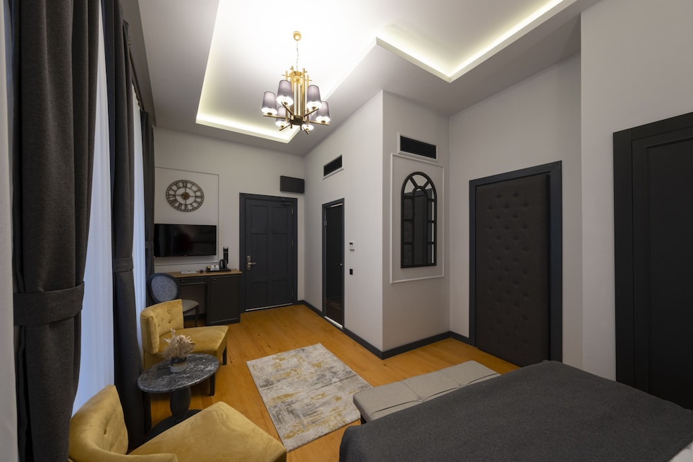 Ferman Port Hotel 40/50