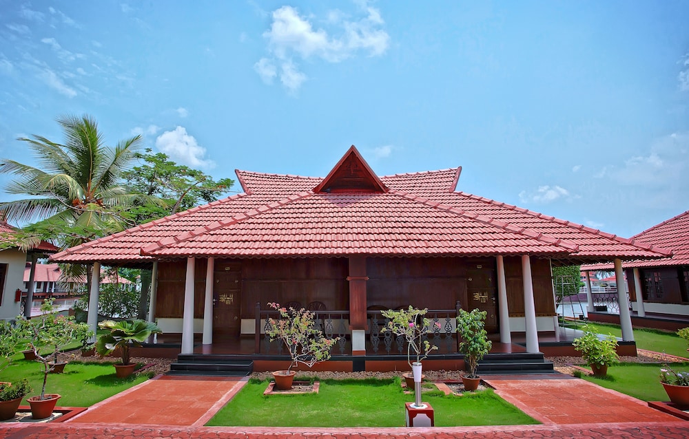 Sterling Lake Palace Alleppey. 6/58