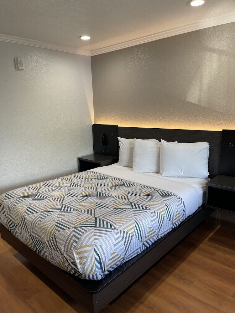 Motel6 Sacramento, CA - Downtown 24/60