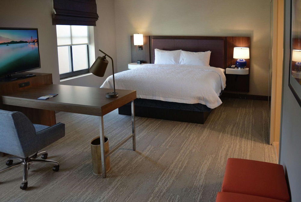 Hampton Inn & Suites Philadelphia/Media 13/47