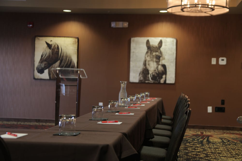 Teddy Apos S Residential Suites Watford City 52/56