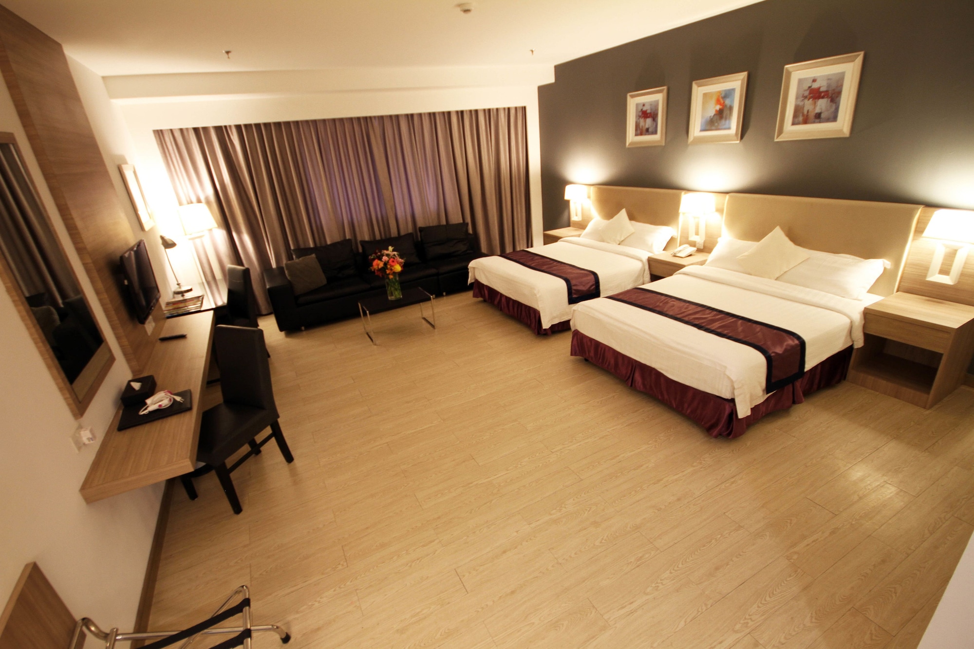 EXECUTIVE, KING BED