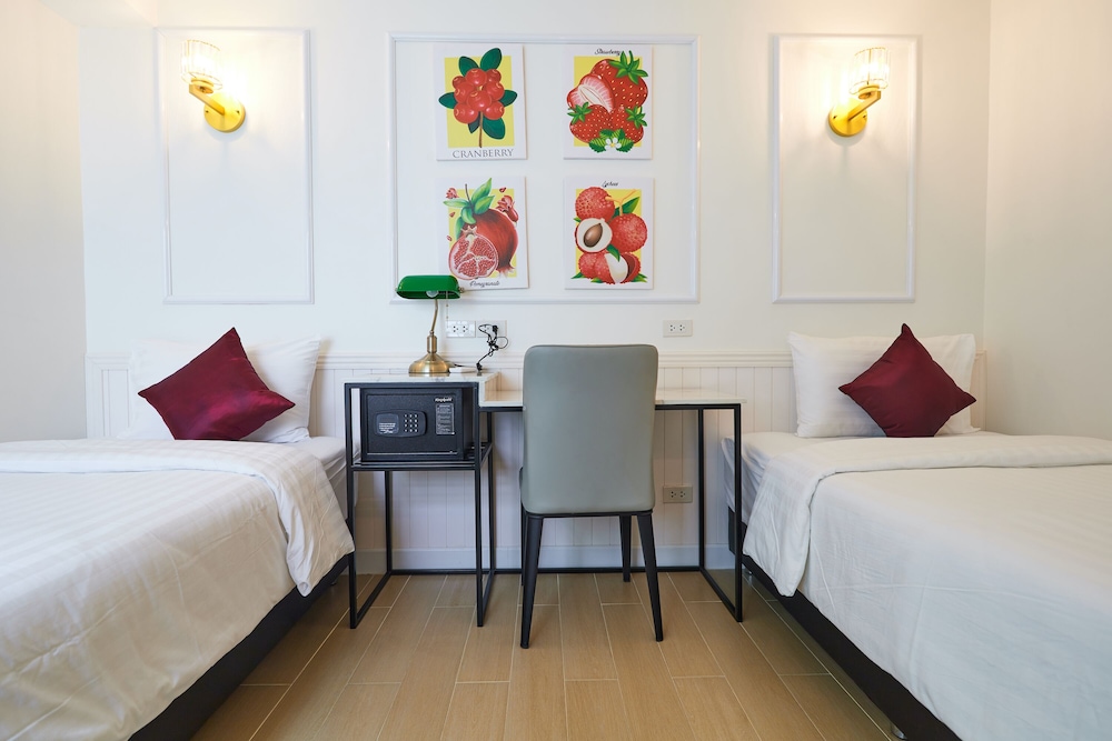Rose Apple Hotel 6/40