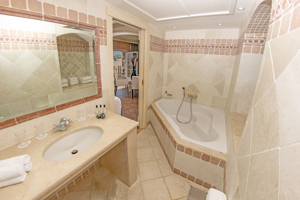 Hostellerie De L Abbaye 48/50