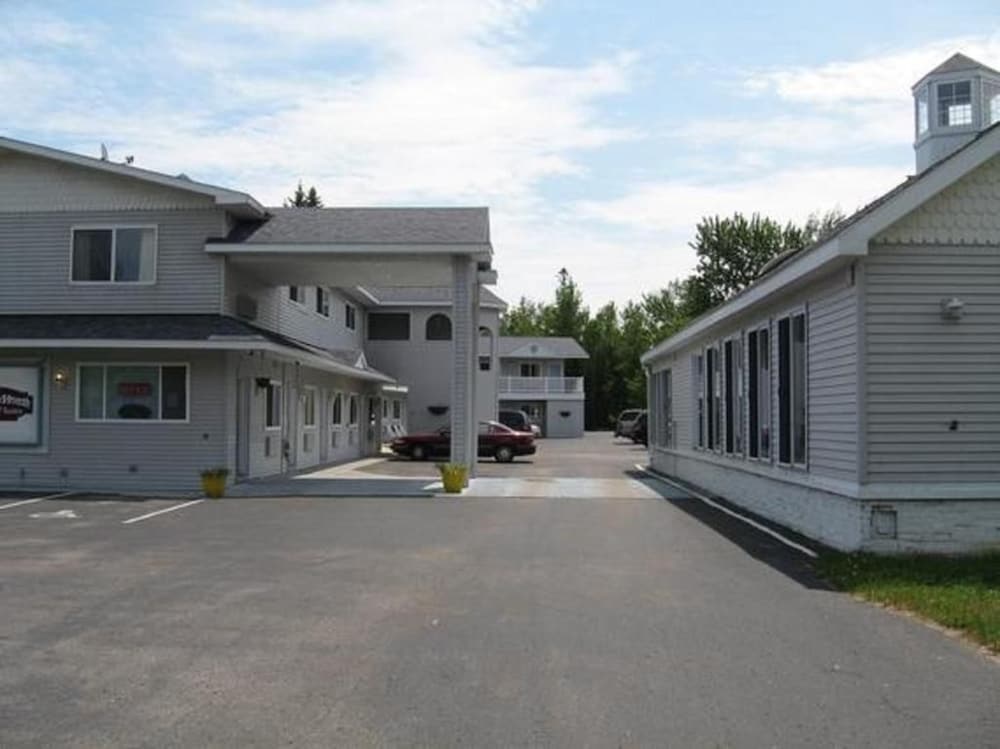 Mackinaw Budget Inn 45/50