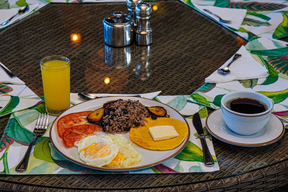 Monteverde Rustic Lodge 40/50