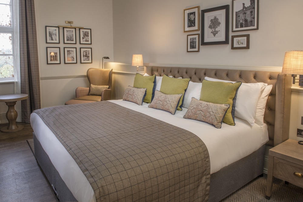 De Vere Latimer Estate 10/50