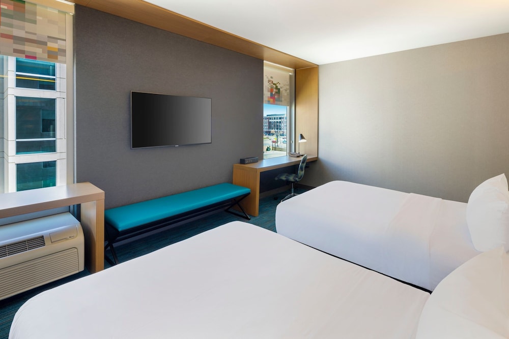 Aloft Milwaukee Downtown 13/43