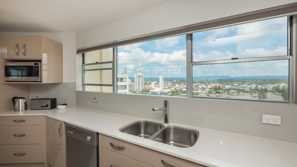 Pacific Plaza Apartments 43/75