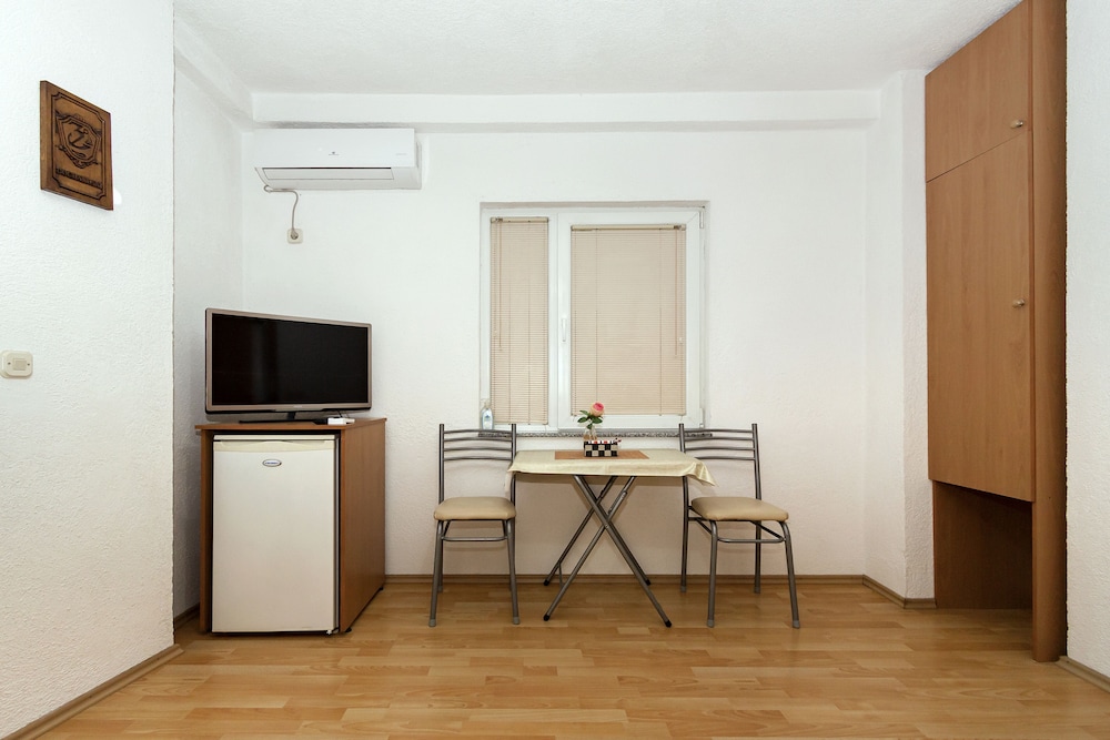 Bogdanovski Studios & Guest Rooms 34/47