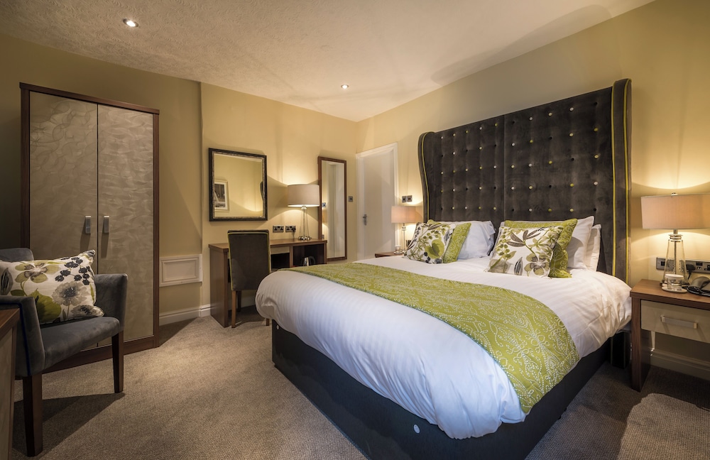 The Golden Fleece Hotel 13/50