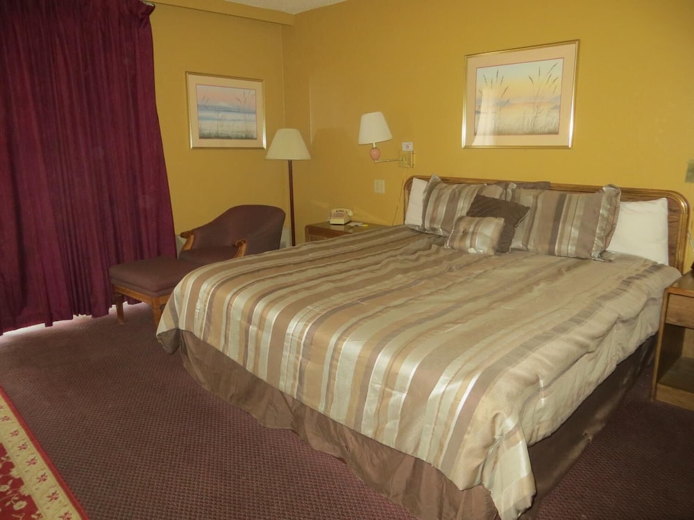 Days Inn Colorado Springs/Garden of the Gods 7/36