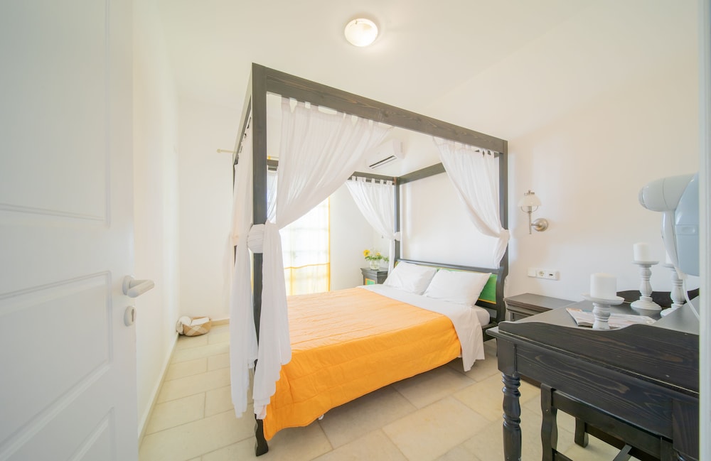 Antonina Hotel Apartments 48/50