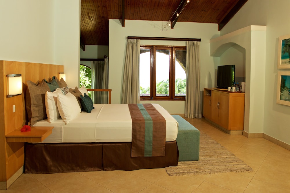 Coco de Mer Hotel and Black Parrot Suites 24/79