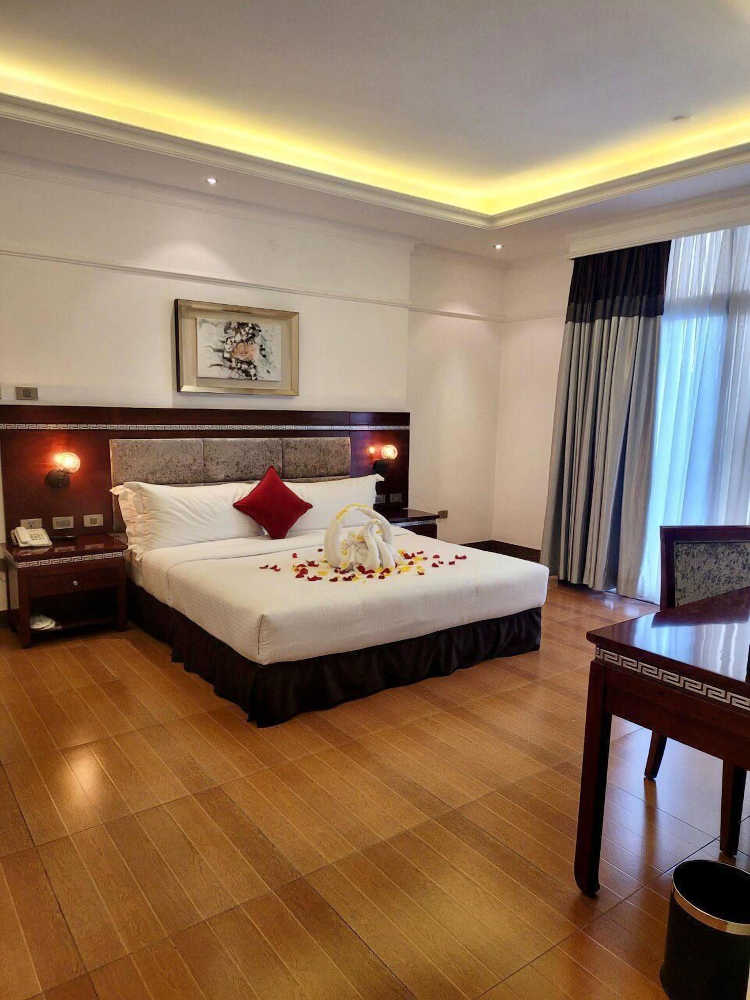 1 BEDROOM, STANDARD, CITY VIEW