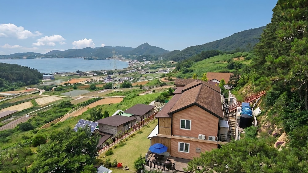 Yeosu Hwangto Pension 43/50
