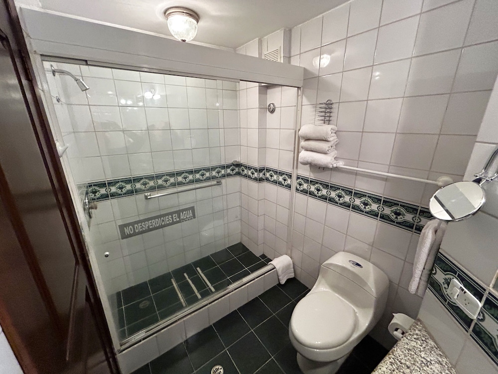 Stanford Suites 66/69