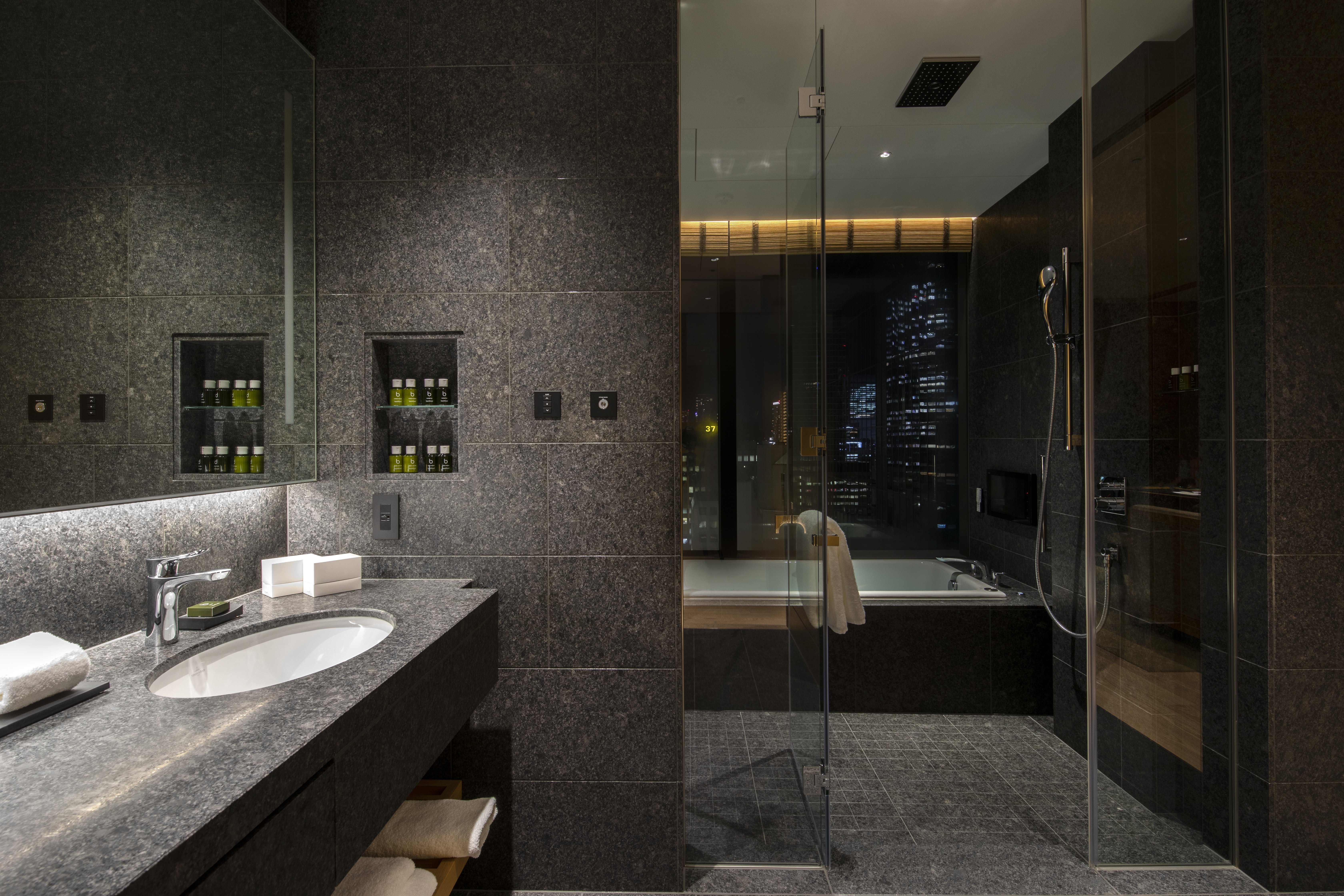 Heritage, Junior Suite, King Bed, Club Lounge Access, Corner, Smoking