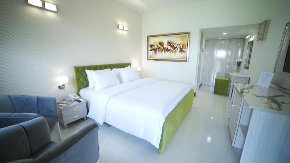 Airport Hotel 26/59