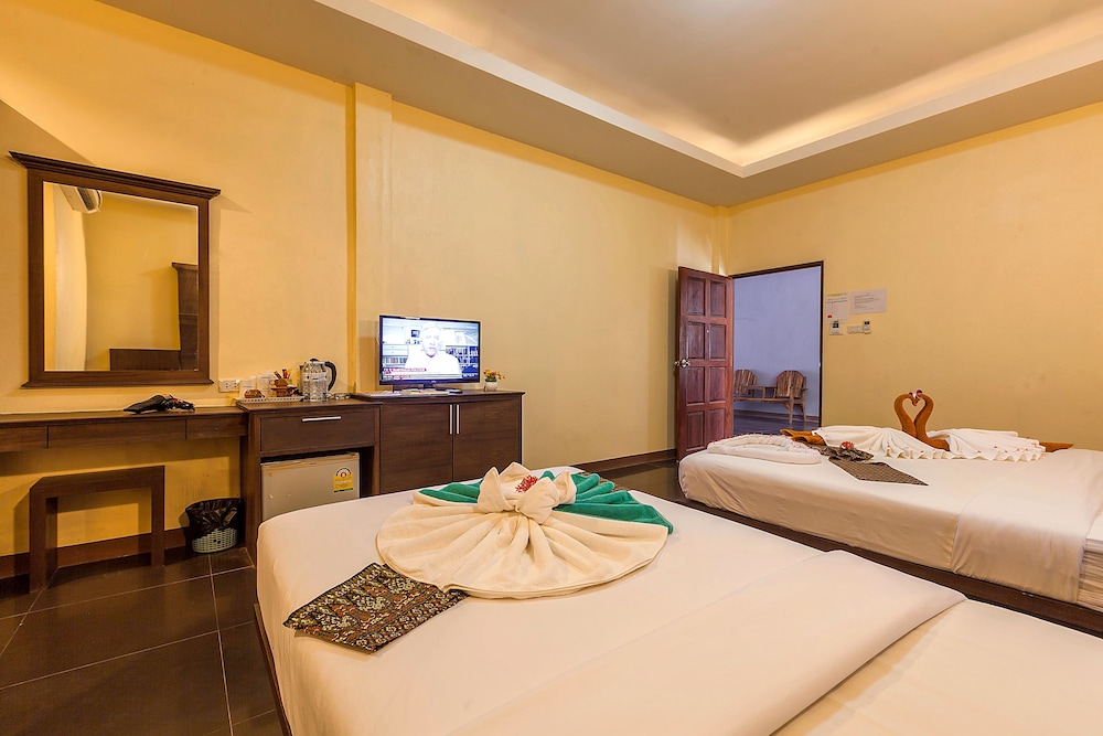 Lanta Klong Nin Beach Resort 28/70