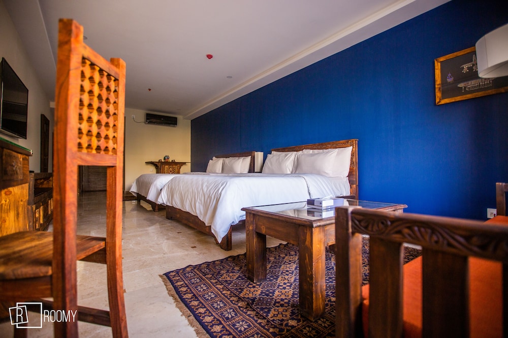 Roomy Signature Hotel 30/40