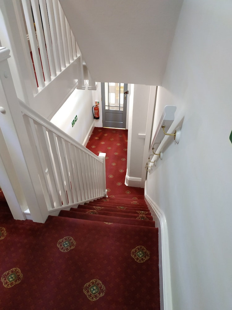 Castleton Hotel 6/45