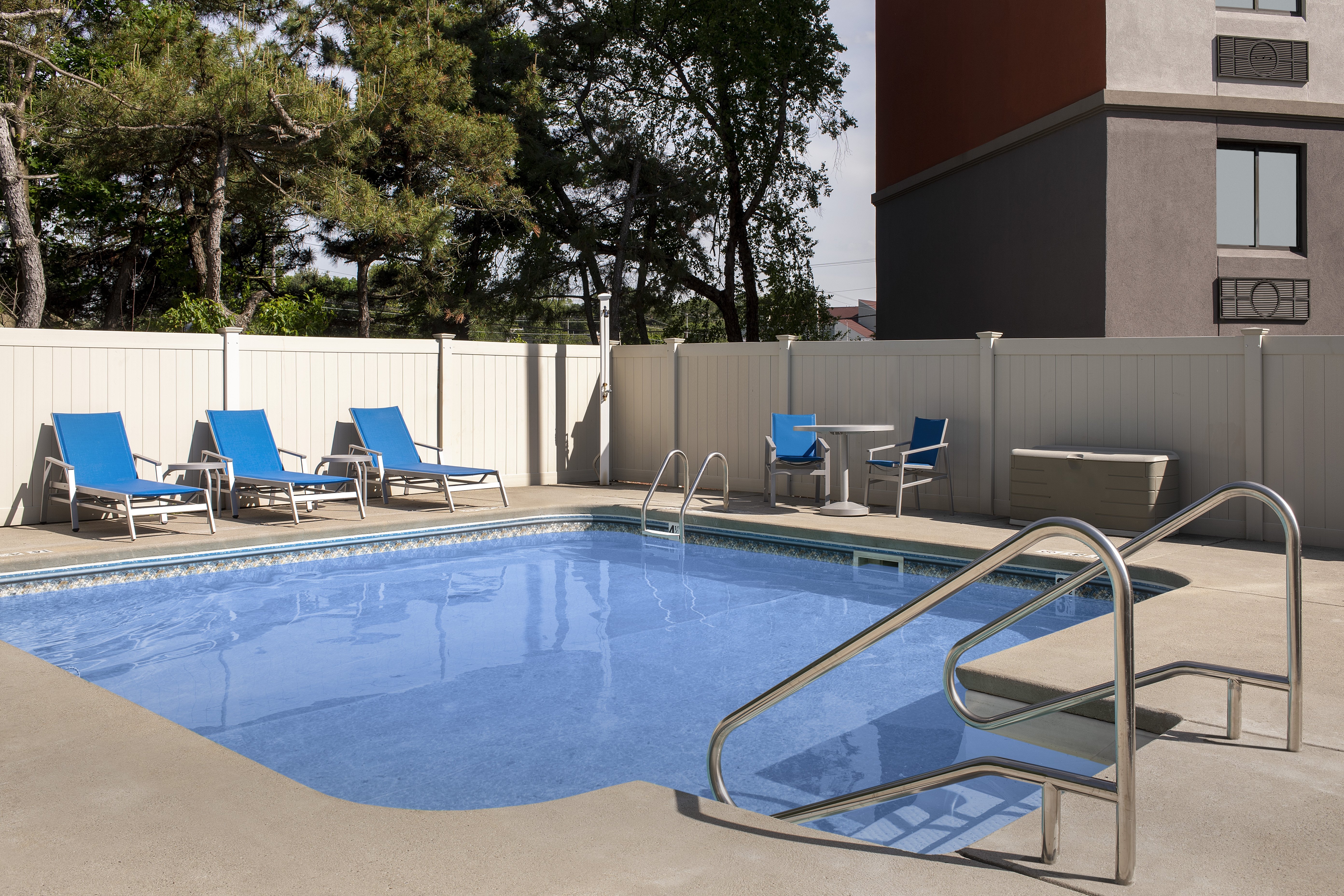 Holiday Inn Express-Saugus Logan Airport 19/28