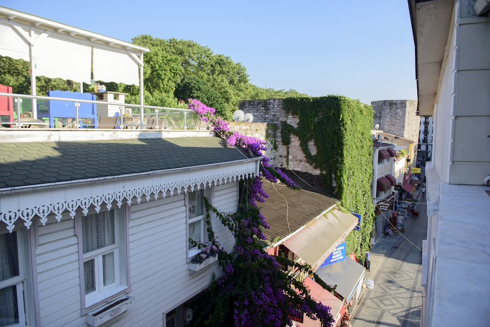 TAYA HATUN HOTEL 7/62