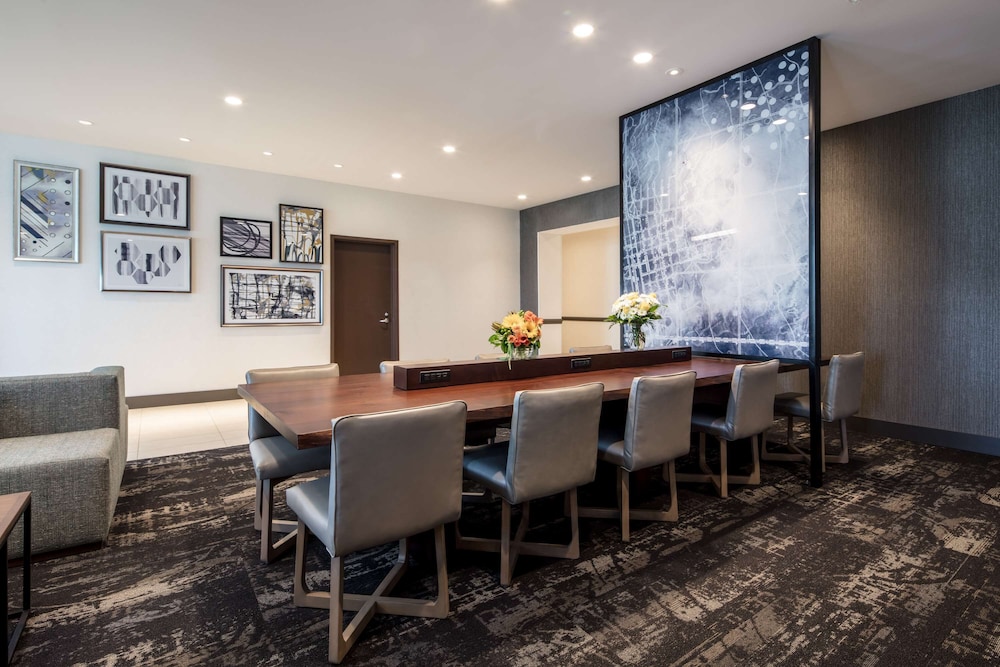 Hyatt Place Delano 50/55