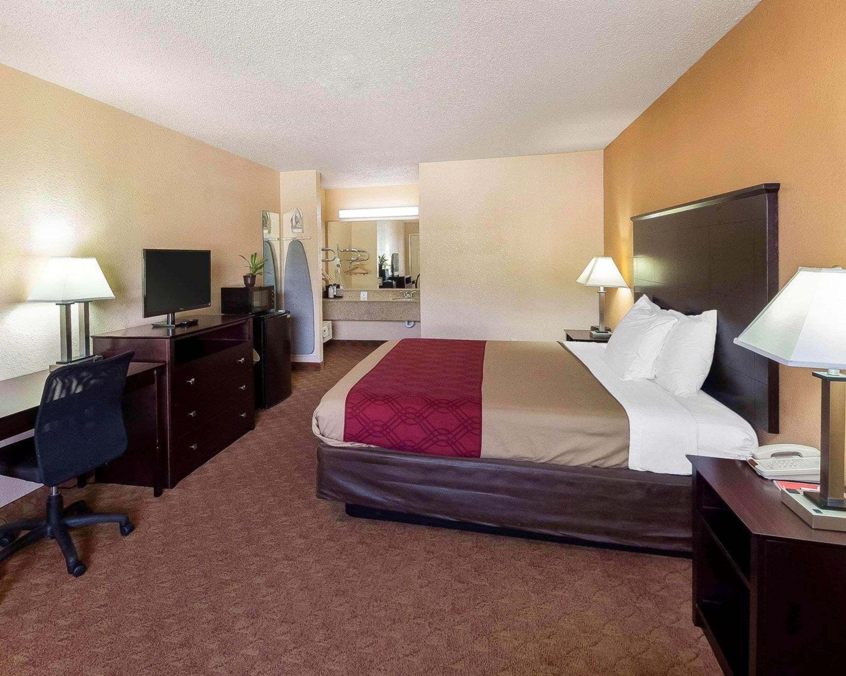 ROOM, KING BED, SMOKING
