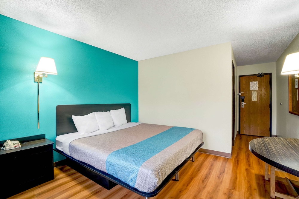 Motel6 Montoursville, PA - Williamsport 24/36