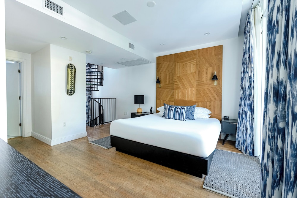 Deluxe, Apartment, King Bed, Pool Side, Sofa, Terrace