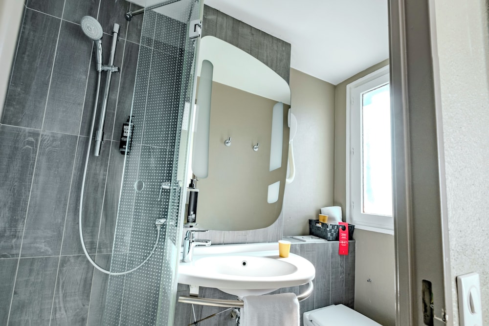 Ibis Marne La Vallee Champs 56/57