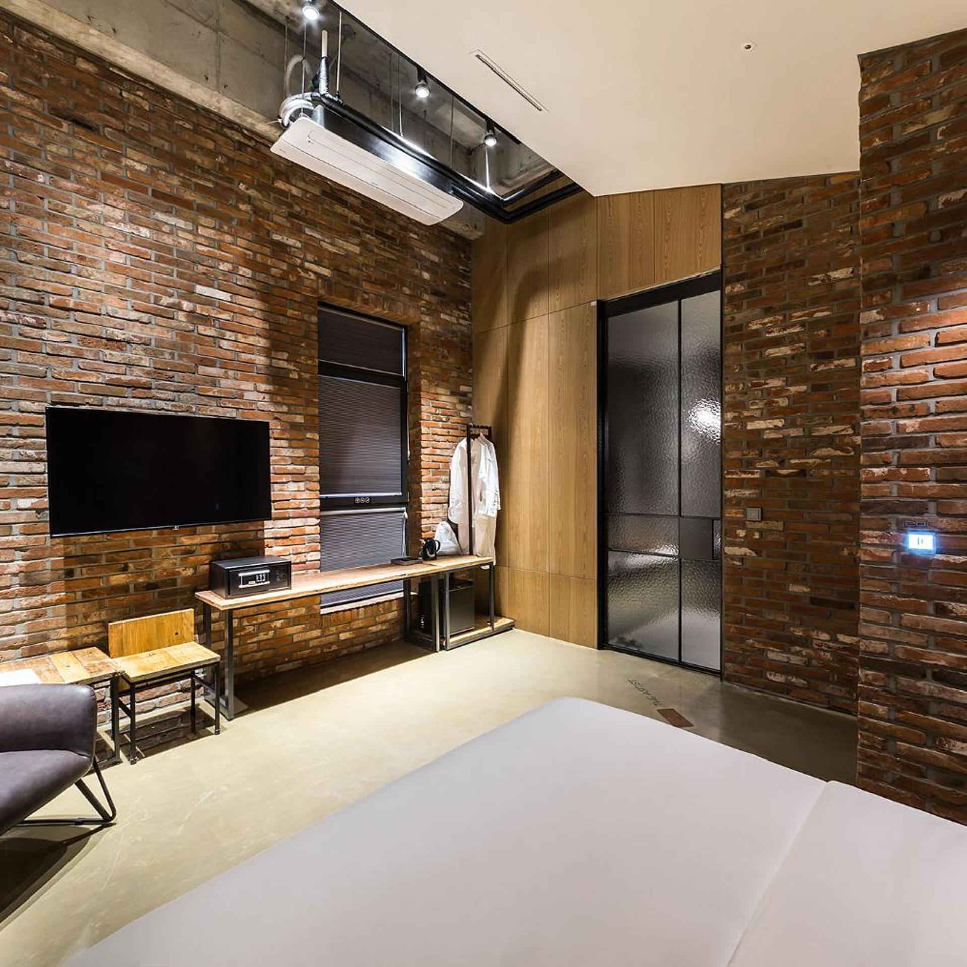 Hotel The Artist Dongseon 9/94