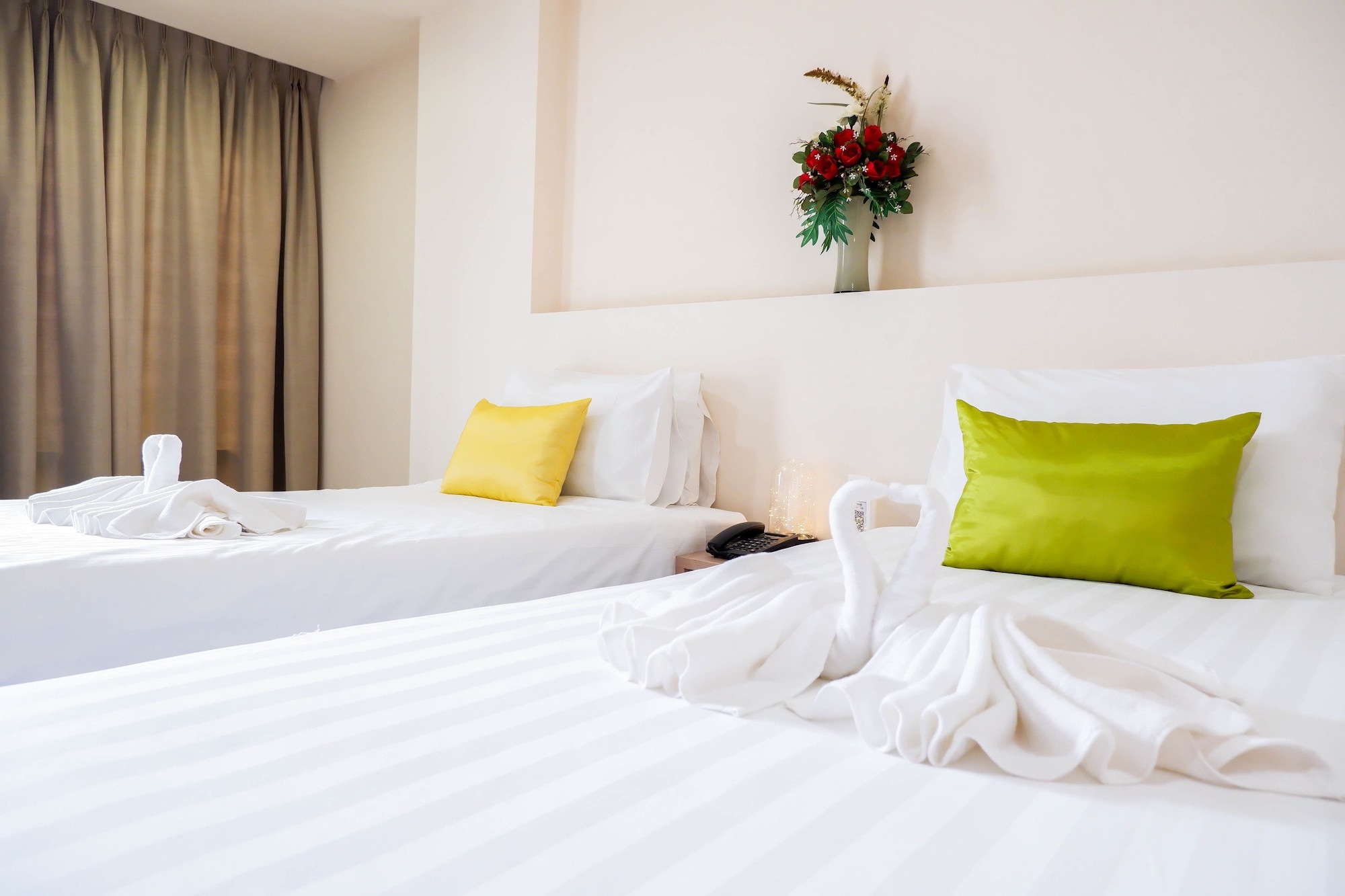 EXECUTIVE, STUDIO, KING BED