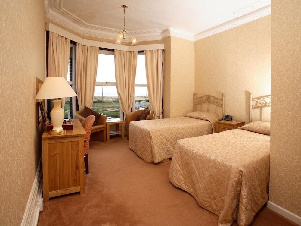 Furzedown Hotel 33/74