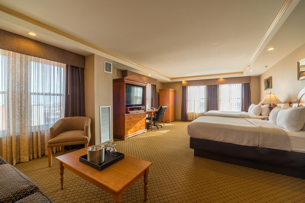 Ambassador Hotel Milwaukee, Trademark Collection by Wyndham 12/67