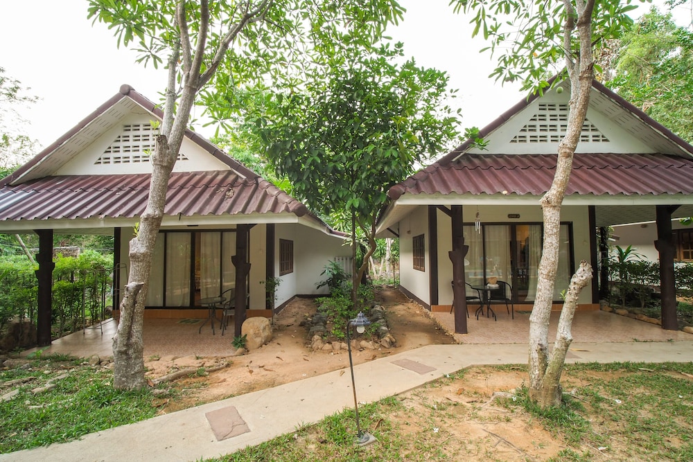 Capital O 834 Iyara Resort & Spa 18/25