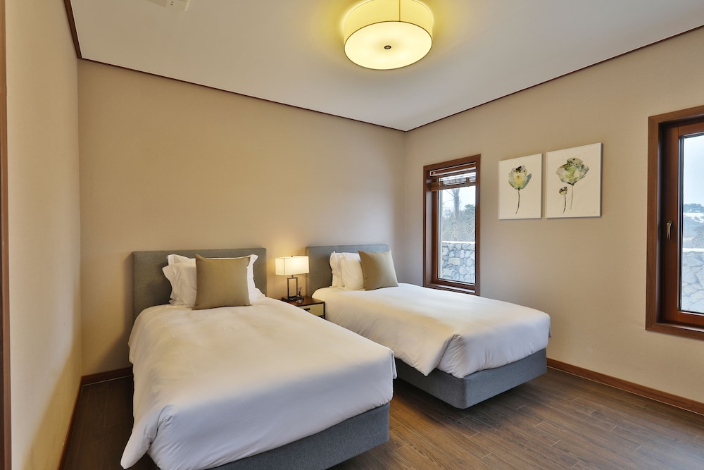 Camphortree Hotel And Resort 12/60