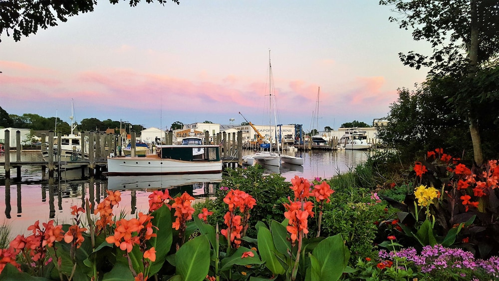 Hyatt Place Mystic 55/61