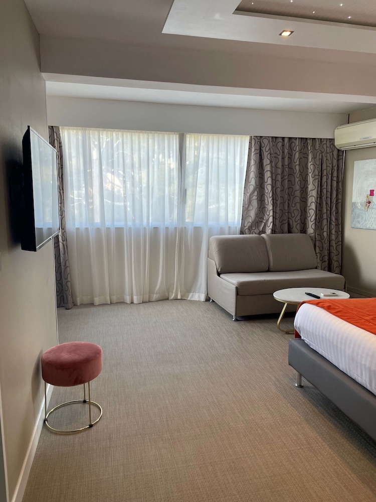 غرفة سوبيريور بسرير كوين بإطلالة على البحر مع أريكة، Best Western Plus La Rade 2/3