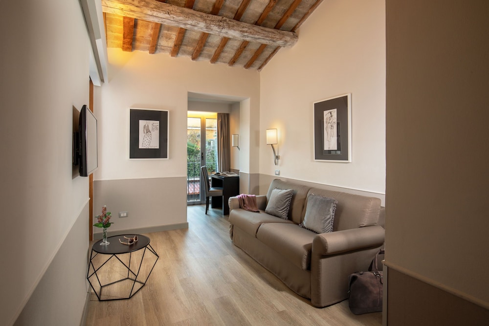 Condotti Palace 43/63
