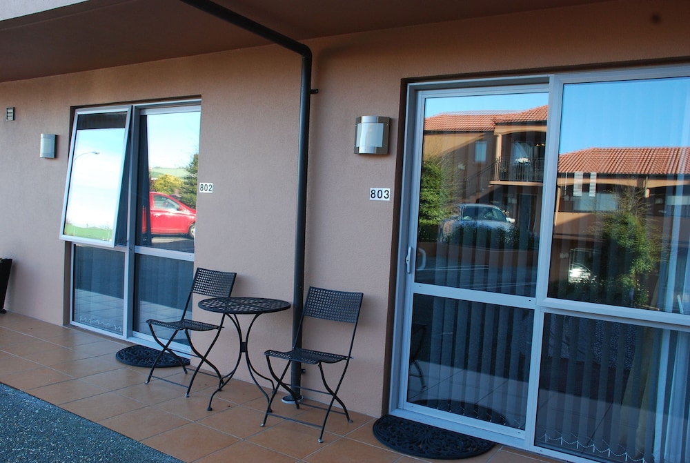 166 Majestic Court Motel 30/48