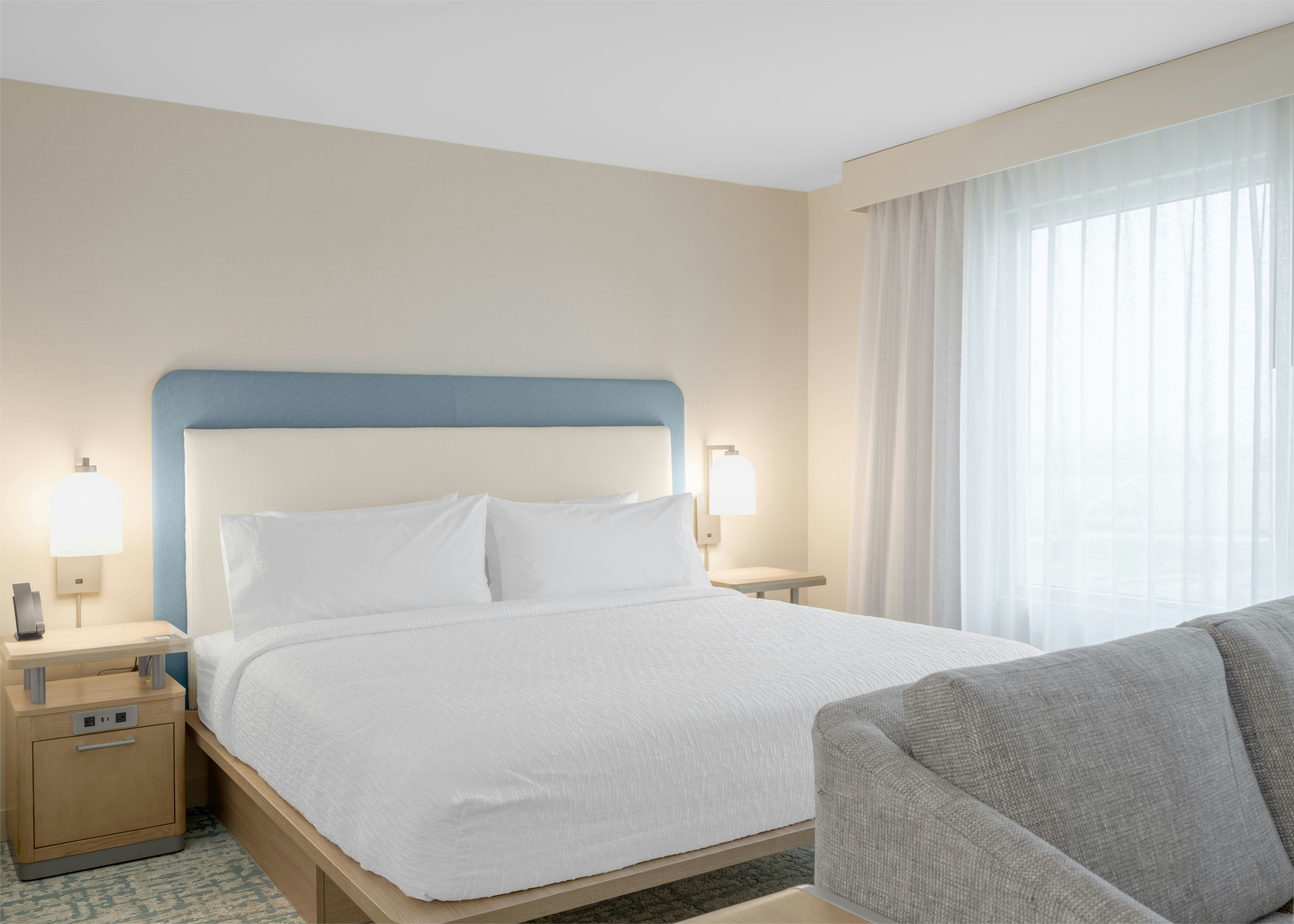 STUDIO, SUITE, KING BED